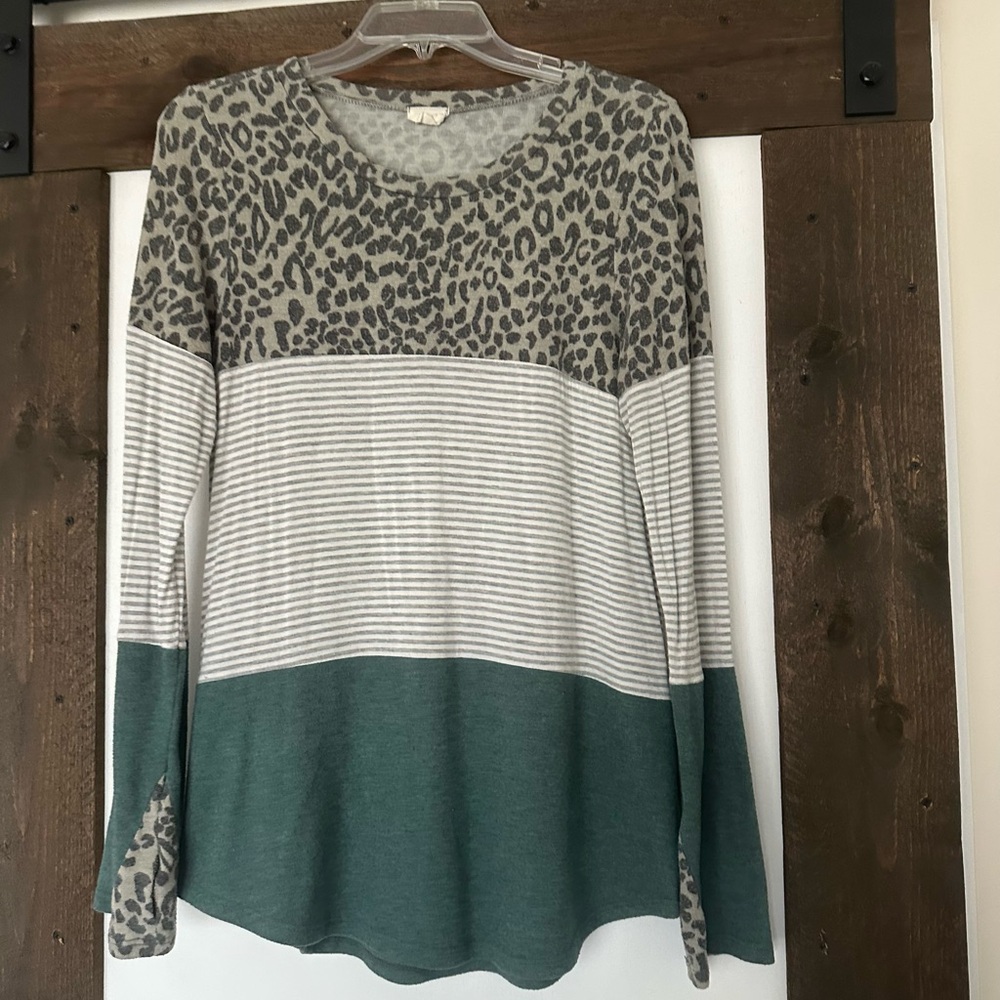 Tunic top size small maternity scrub